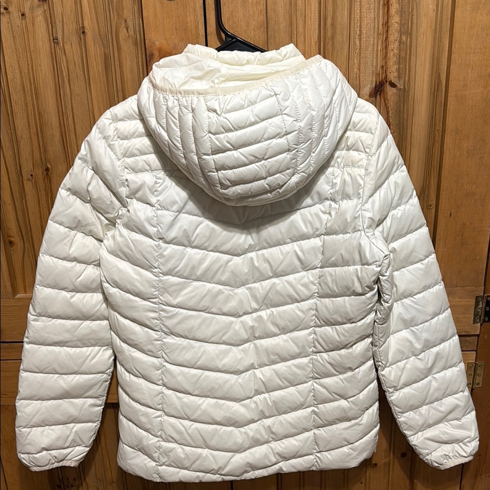 G.H. Bass & Co. White Puffer Jacket with Quilted Design - Picture 2 of 3